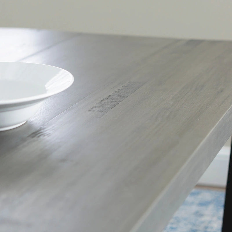 Table à manger en bois massif vieilli Gris / Acajou / Chêne rustique, style tréteau, 6 places