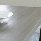 Table à manger en bois massif vieilli Gris / Acajou / Chêne rustique, style tréteau, 6 places